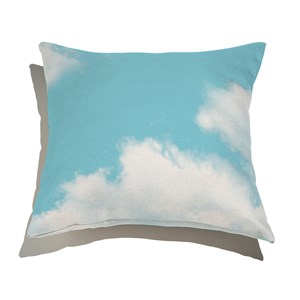 Capa de Almofada Nuvens Realistas Azul e Branco